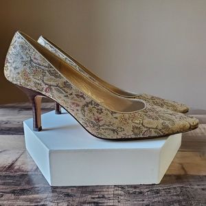 Ann Taylor Loft almond toe floral neutral tapestry heels/ pumps low heel size 7